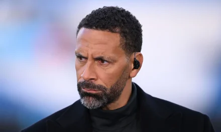 Cedera Parah, Rio Ferdinand Harus Menggunakan Kursi Roda