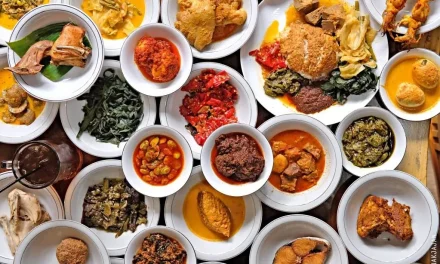 Kuliner Padang: Sensasi Pedas, Gurih, Manis Dalam Setiap Sajian
