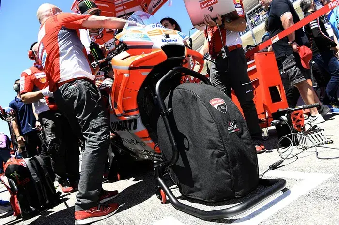 Strategi Di Balik Penutupan Ban Motor MotoGP Sebelum Lintasan