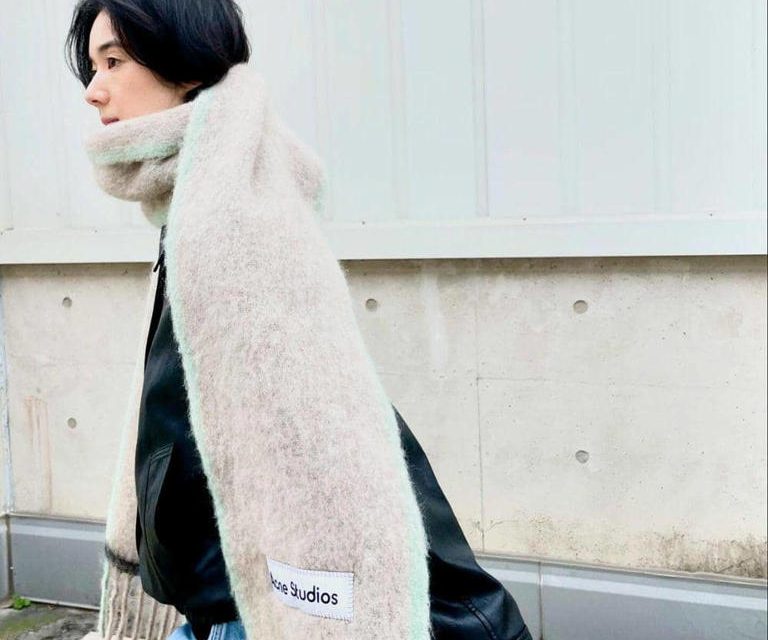 Tampil Versatile Dengan Padu Padan Jeans Jung Eun Chae