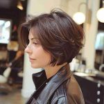 Tampil Slim Dengan Layered Bob Untuk Wajah Bulat
