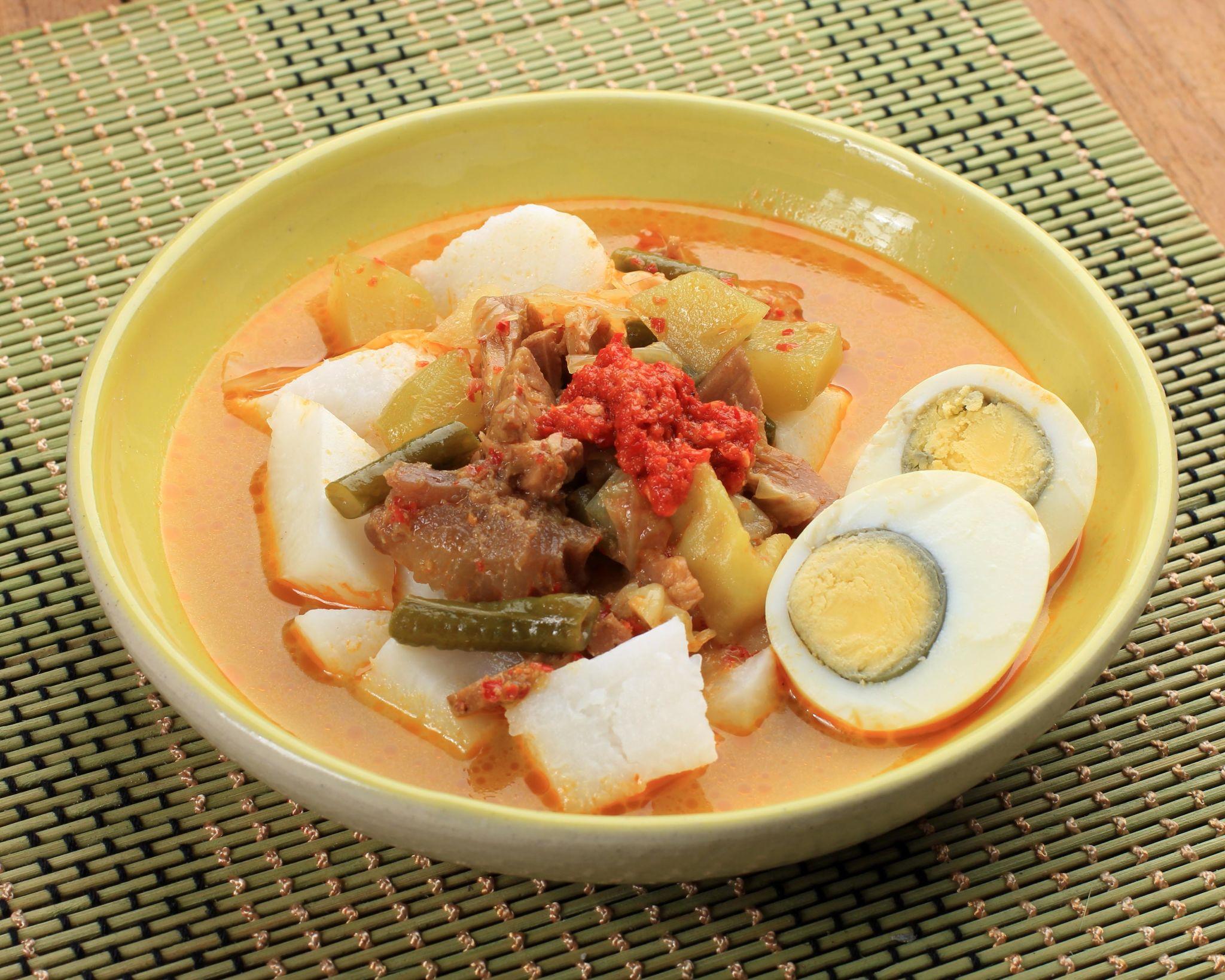 Lezat Dan Mengenyangkan! Rahasia Kelezatan Lontong Sayur