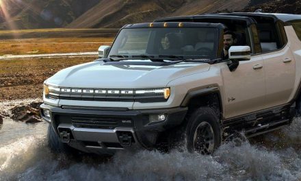 Torsi Gila Hummer EV, Tantang Segala Medan Tanpa Ampun