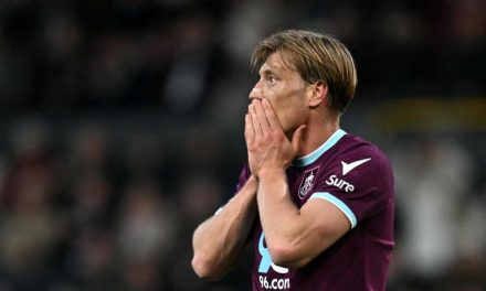 Burnley Terhindar Malapetaka Berkat Keajaiban Zian Flemming