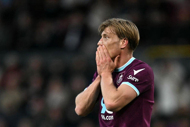 Burnley Terhindar Malapetaka Berkat Keajaiban Zian Flemming