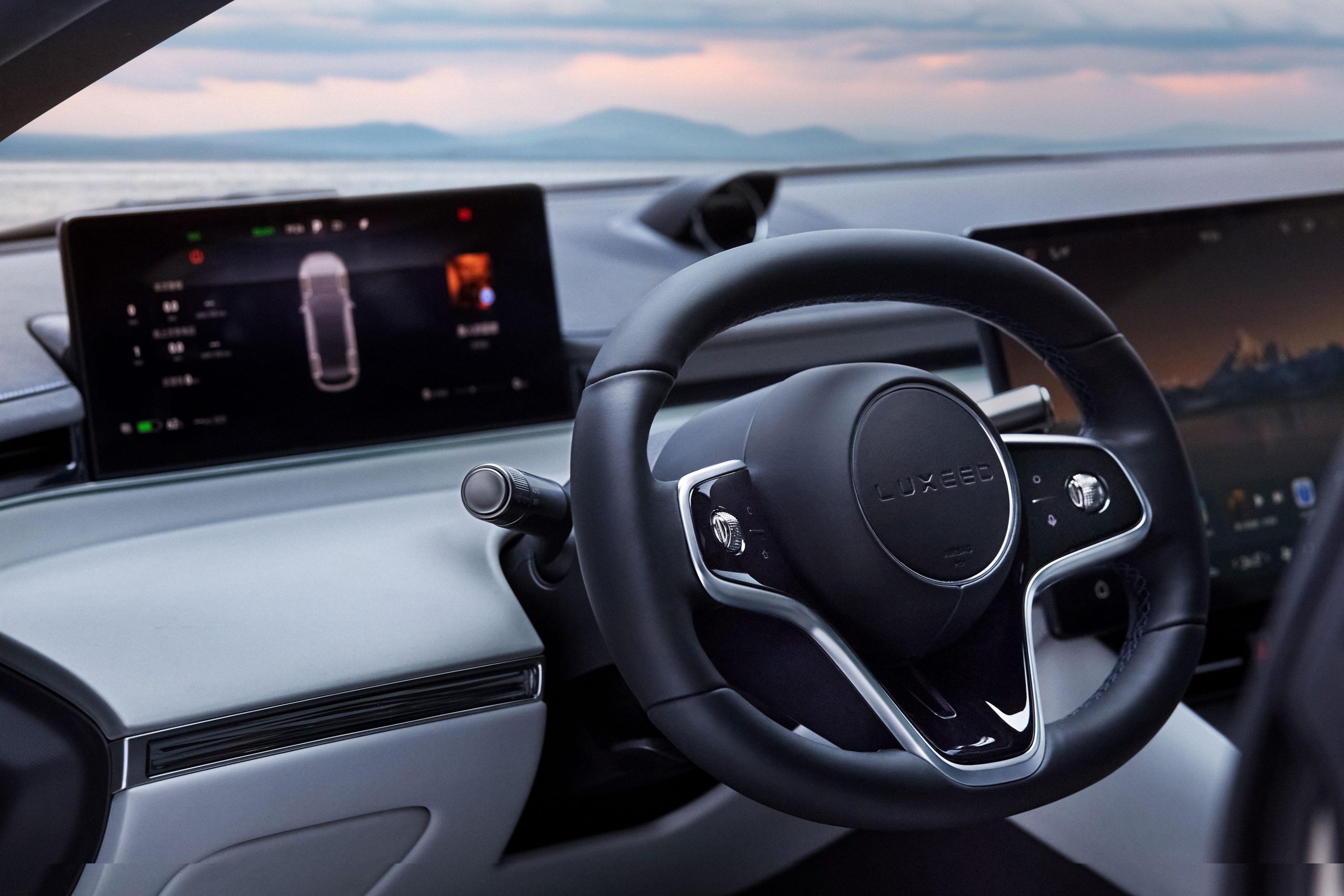 Luxeed RX Futuristik! SUV Listrik Canggih Dengan Teknologi Pintar