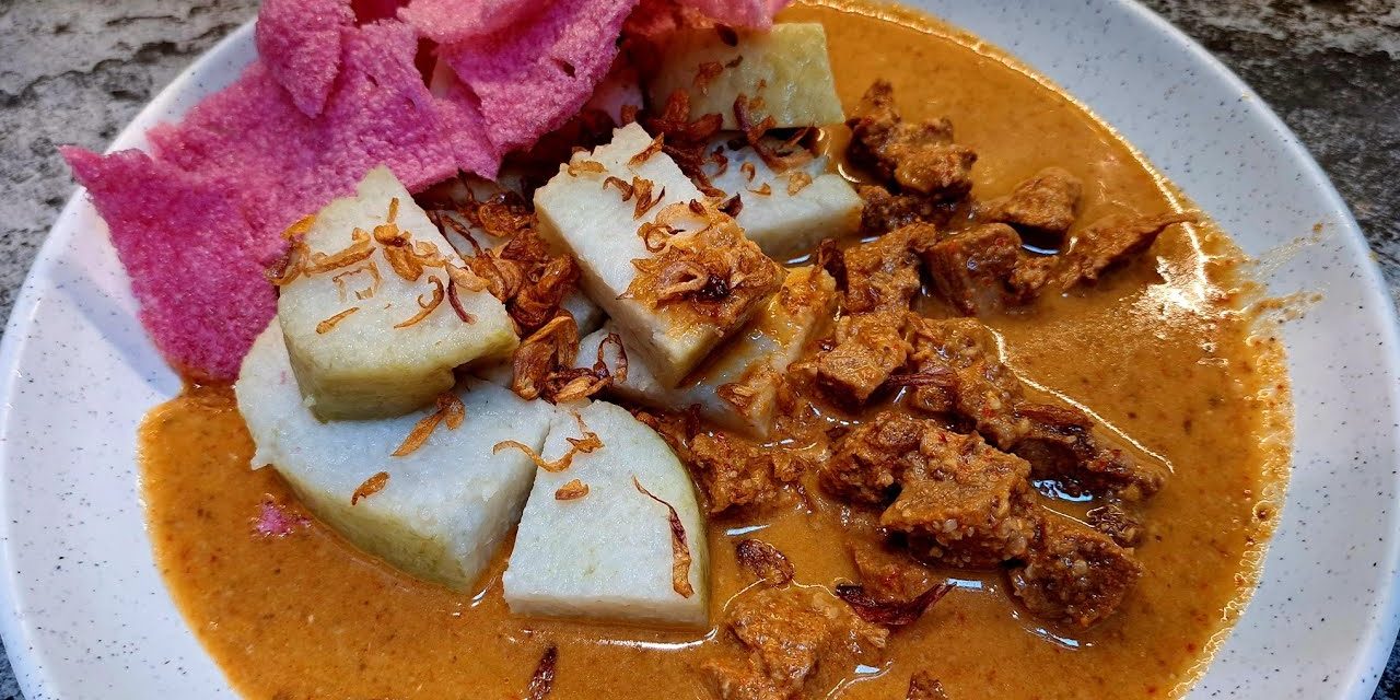 Sensasi Gurih Hangat! Lontong Sate Godok Andalan Kuliner Jawa