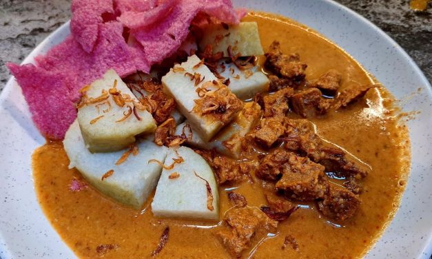 Sensasi Gurih Hangat! Lontong Sate Godok Andalan Kuliner Jawa