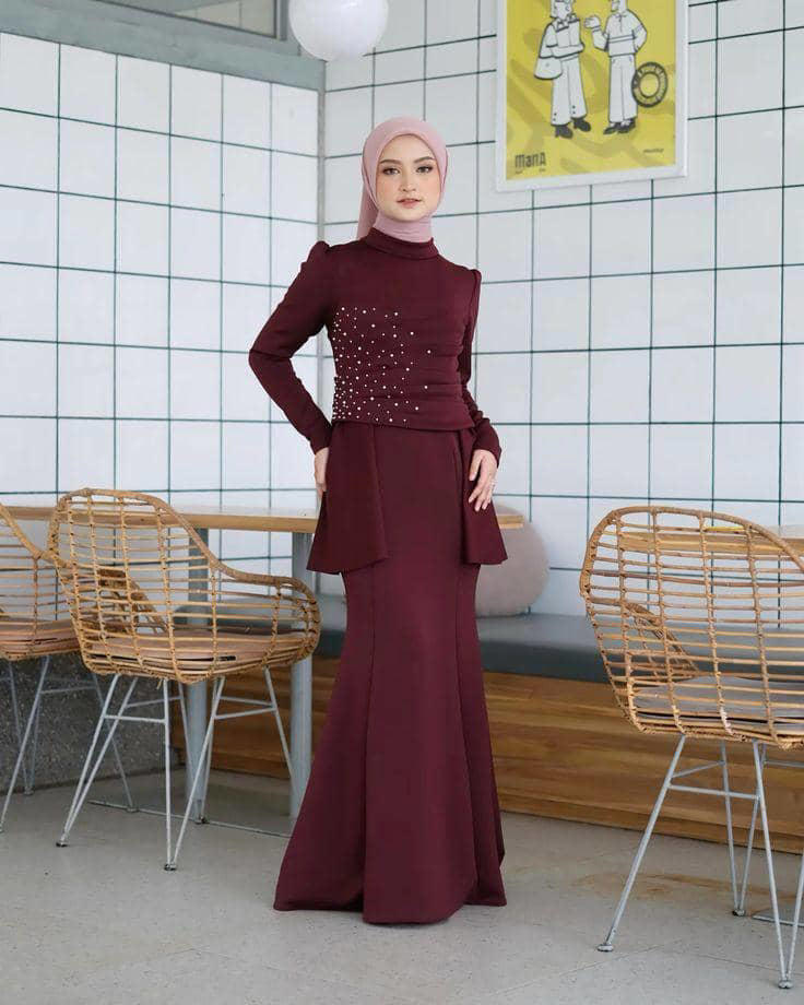 Inspirasi Dress Wisuda Yang Elegan & Estetik Tampil Memukau