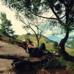 Gaya Outdoor Bella Graceva Saat Mendaki Gunung Prau
