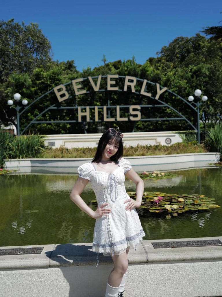 Outfit Santai Tiara Andini Di Beverly Hills Bikin Fans Terpukau