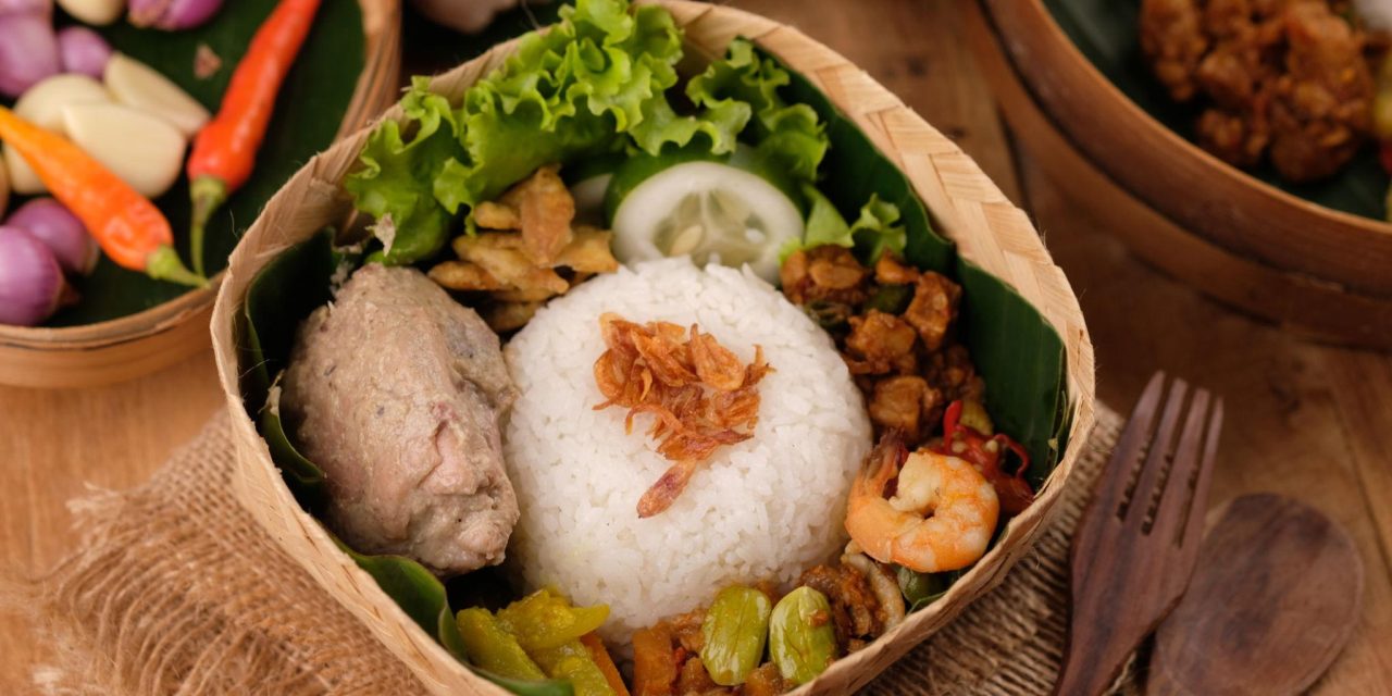 Makin Nikmat! Nasi Besek Hadir Dengan Aneka Lauk Tradisional