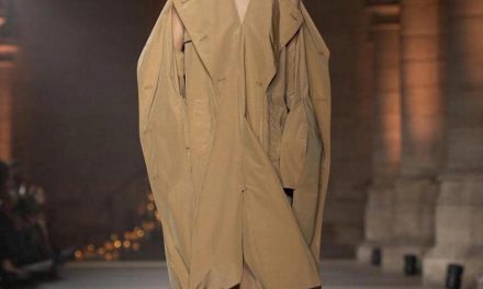 Tampil Elegan! Victoria Beckham Di Paris Fashion Week 2026